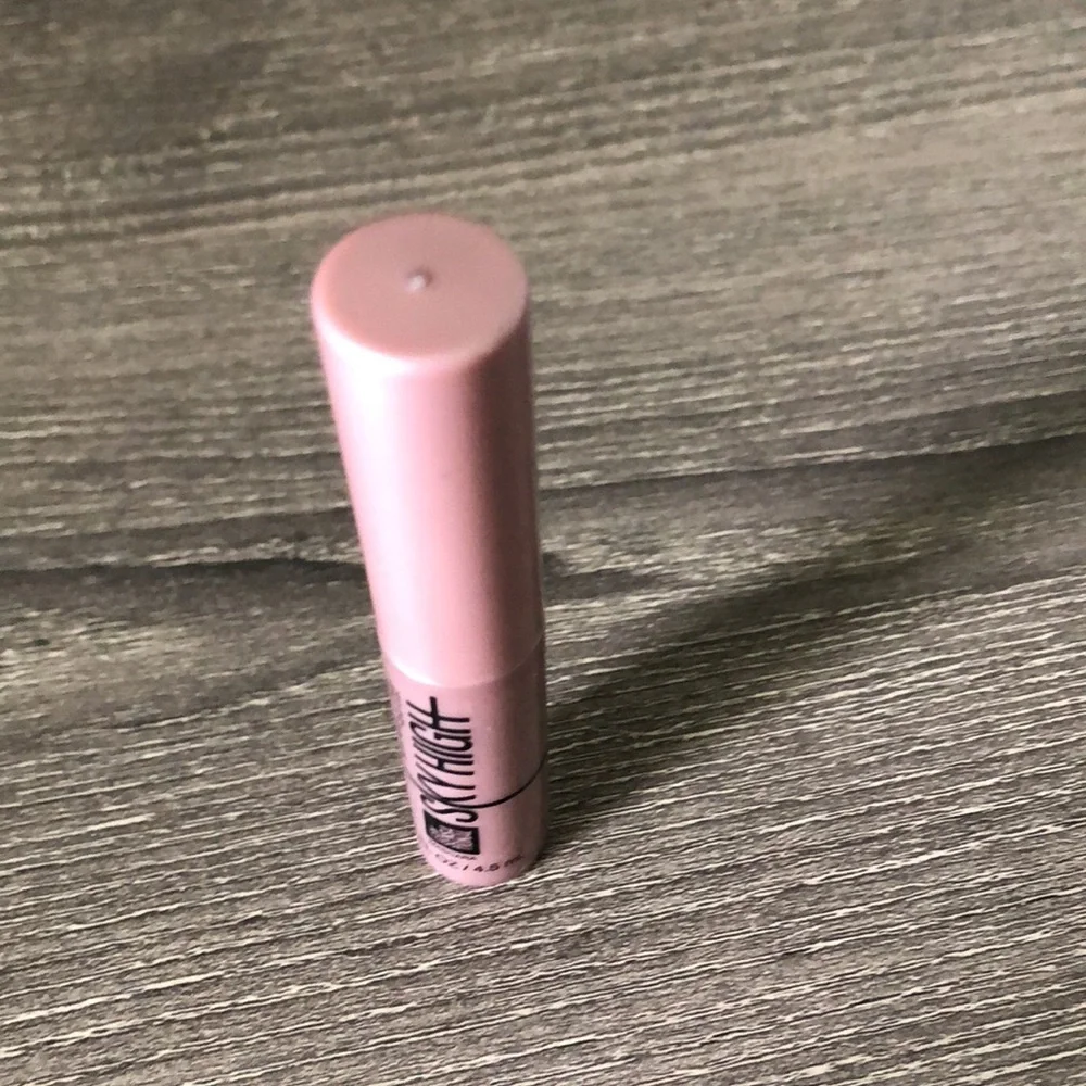 ❤️$2 NWT Maybelline Sky High Very Black .15mL Mascara